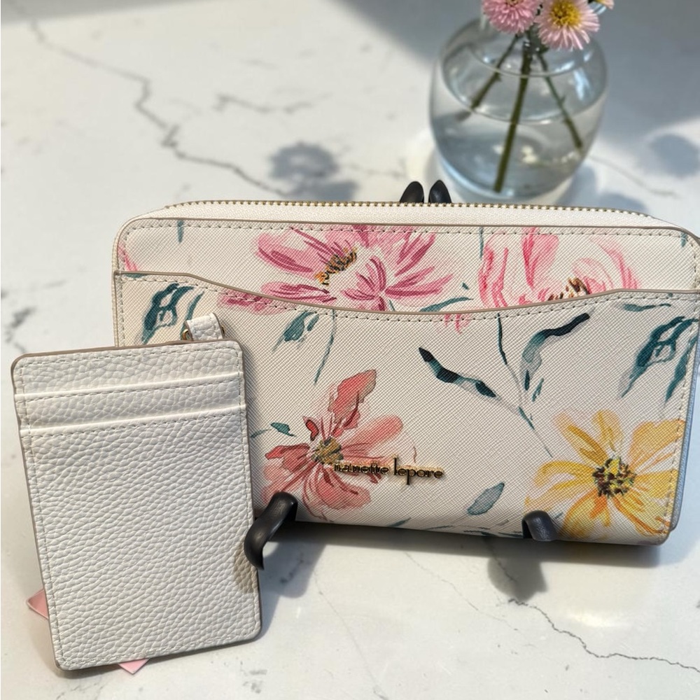 Nanette Lepore Cream Floral Ziparound Wallet with Gold Logo & Card Holder NWT - Picture 2 of 5